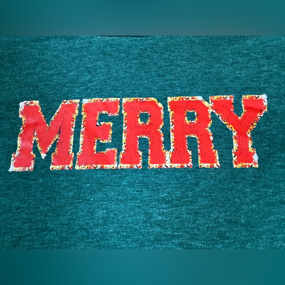 "Merry" Green Long Sleeve Cotton Blend Christmas T-Shirt Adult large (bin B) - Picture 4 of 6